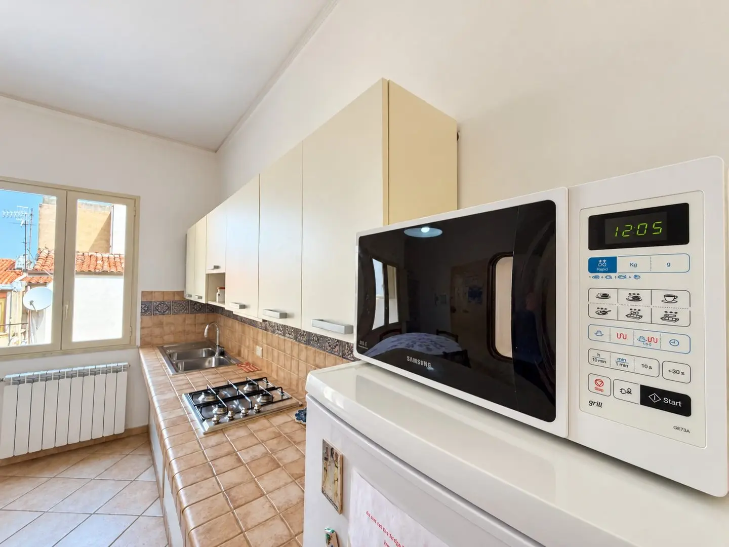 Microonde e piano di lavoro, Casa del Duomo a Cefalù