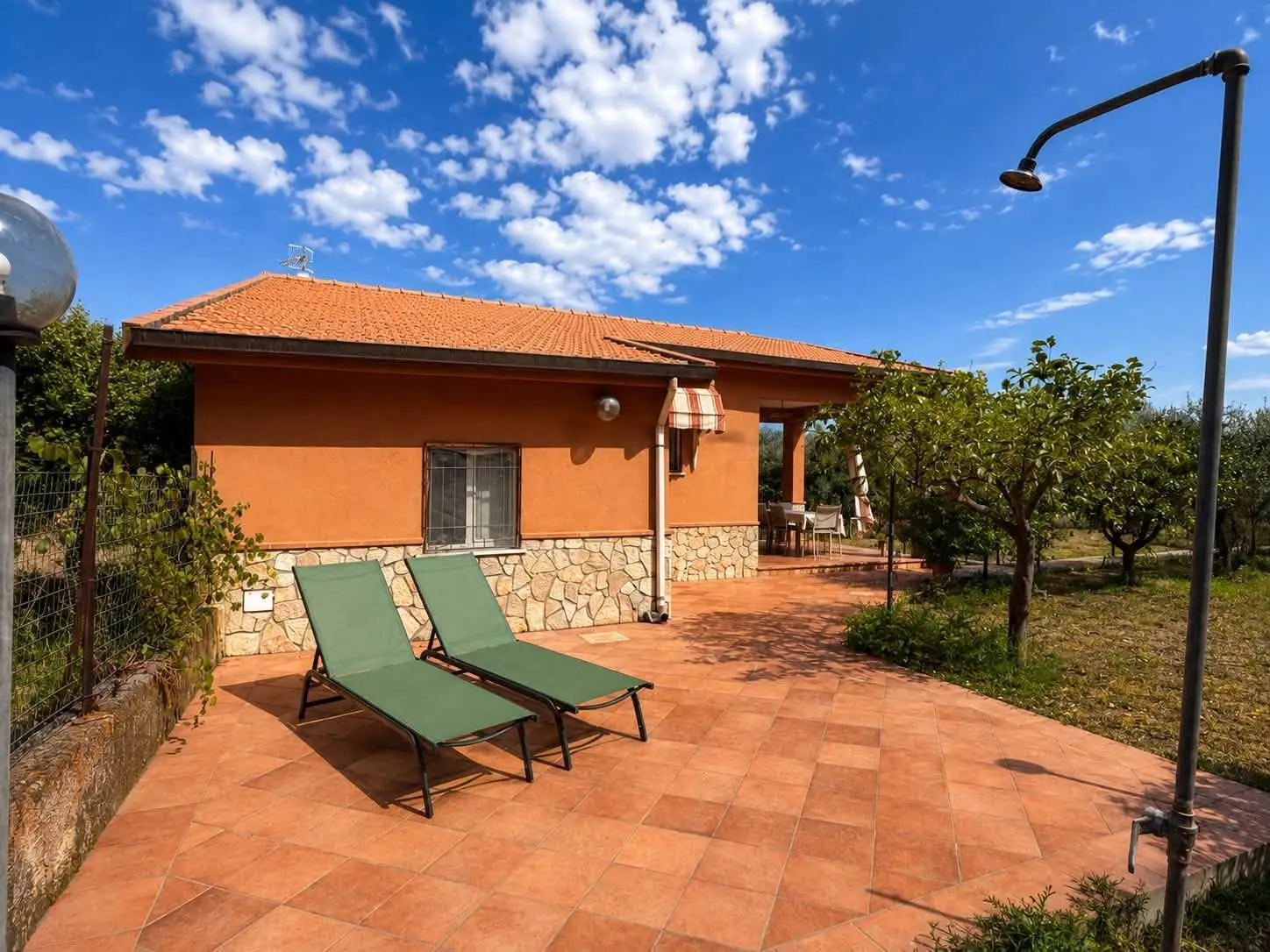 Terrazzo al sole della Villa dei Limoni