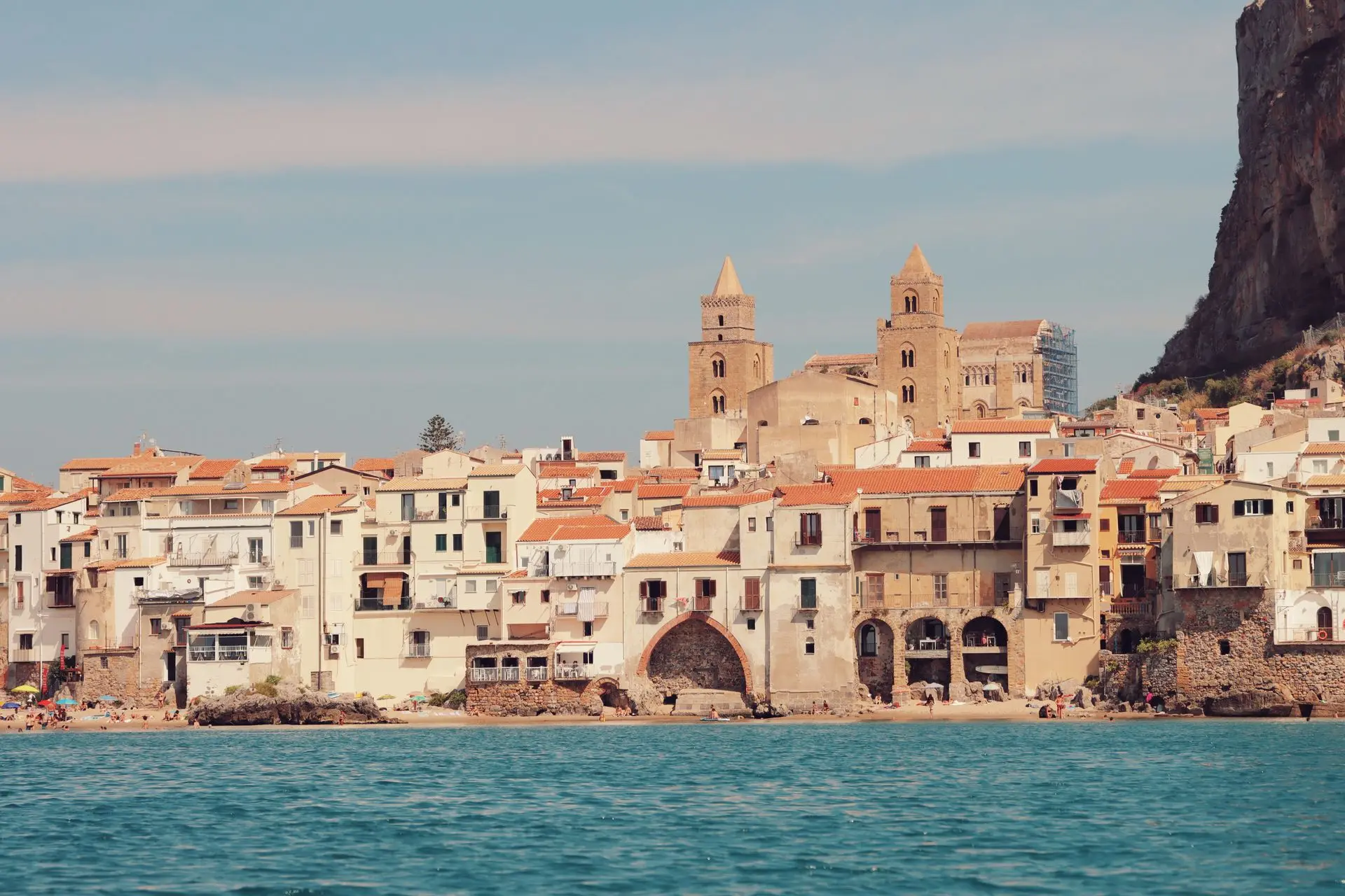 Il Duomo di Cefalù visto dal mare
