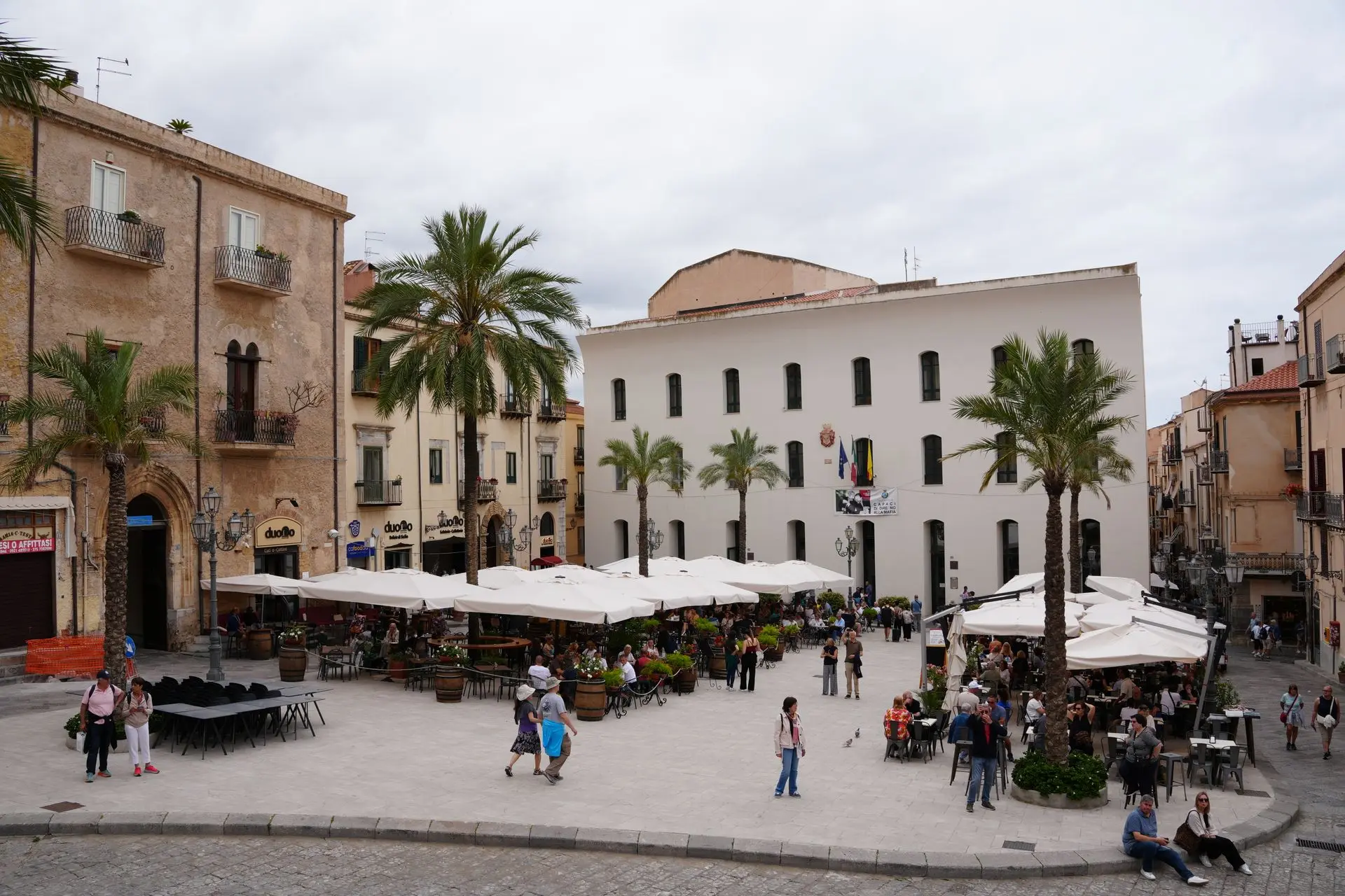 Piazza del Duomo a Cefalù
