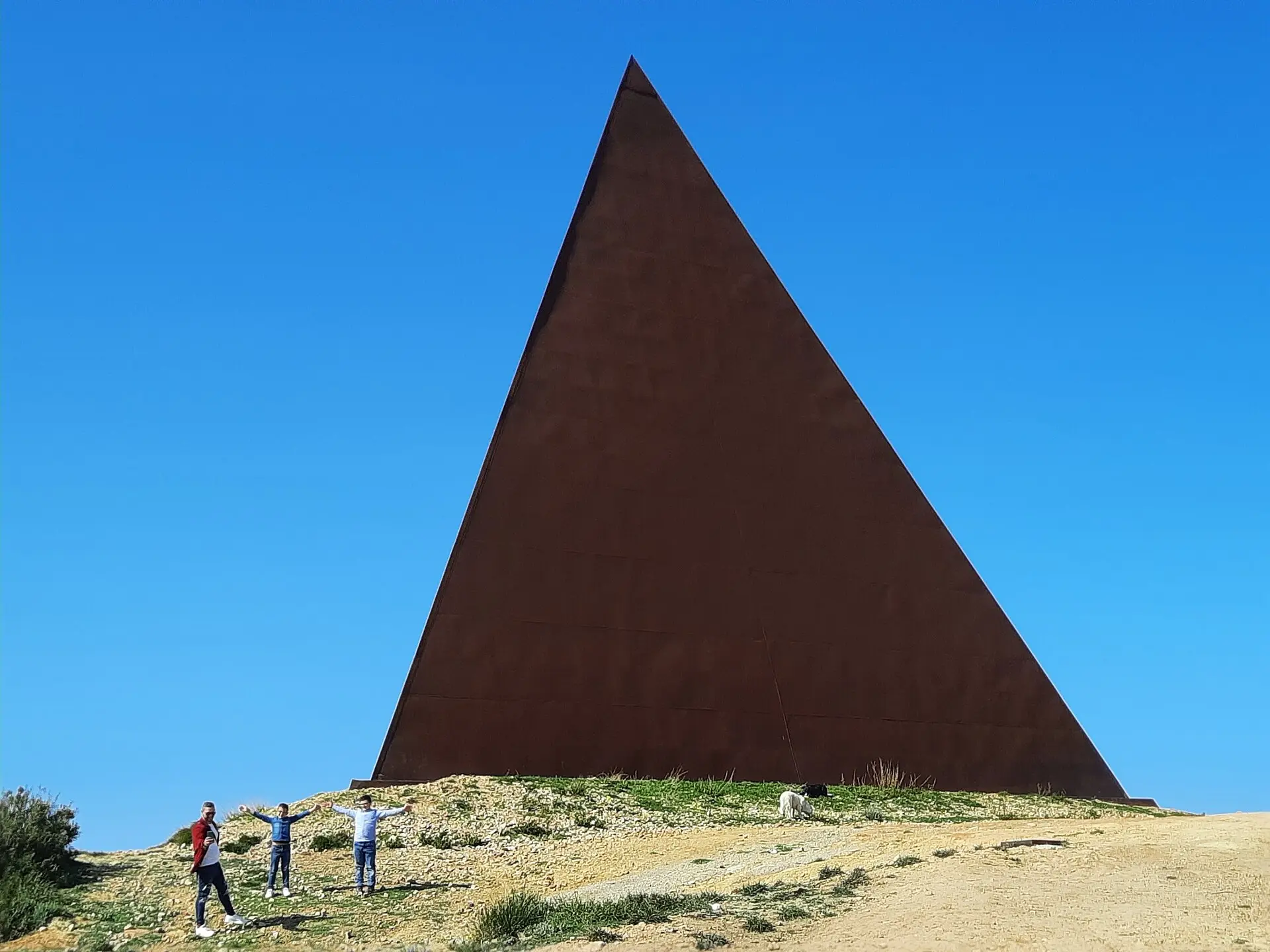 La Piramide 38° parallelo della Fiumara d'Arte