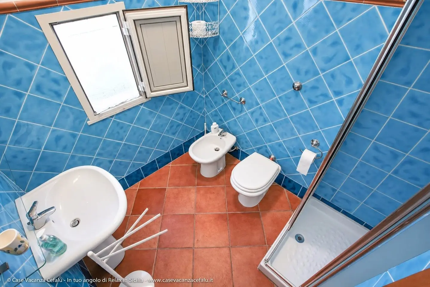 Bagno con box doccia, Villa dei Limoni a Cefalù