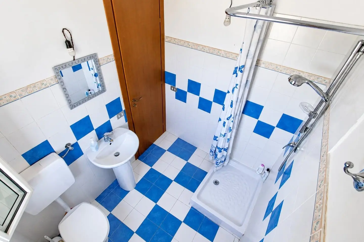 Bagno con doccia, Villa dei Mandarini a Cefalù